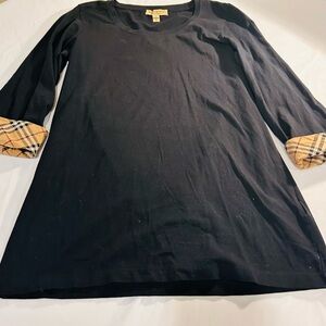 Burberry women’s black T-Shirt with pattern cuffs